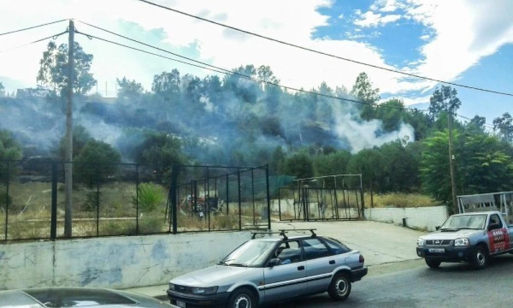 Μεγάλη φωτιά στο Καματερό – Ισχυρές επίγειες και εναέριες δυνάμεις της Πυροσβεστικής